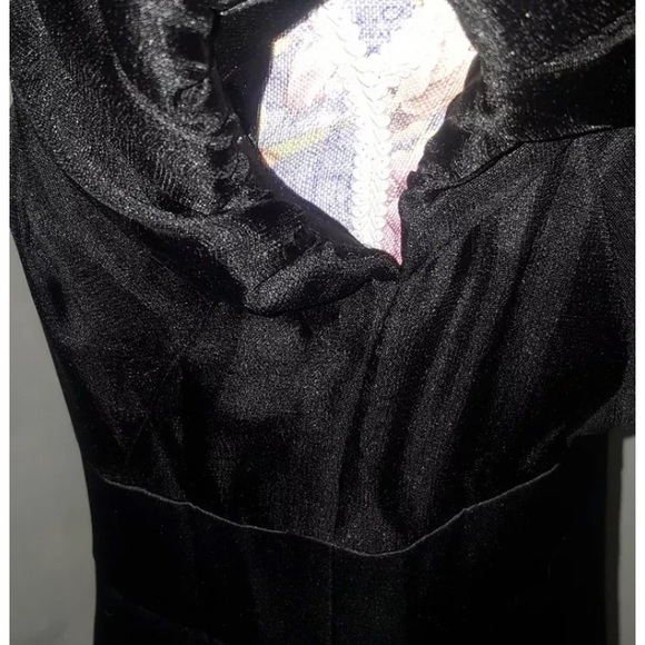 Women’s Satin Silk Formal Dress. - Picture 4 of 8